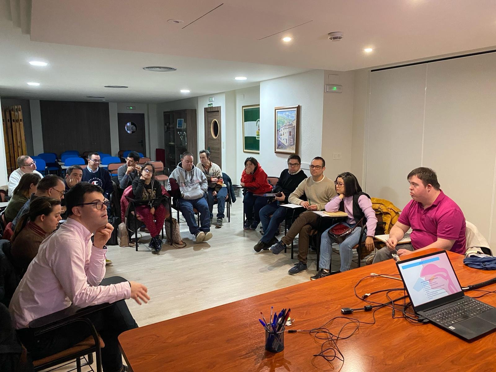 Sesión formativa sobre envejecimiento activo con personas con síndrome de Down.